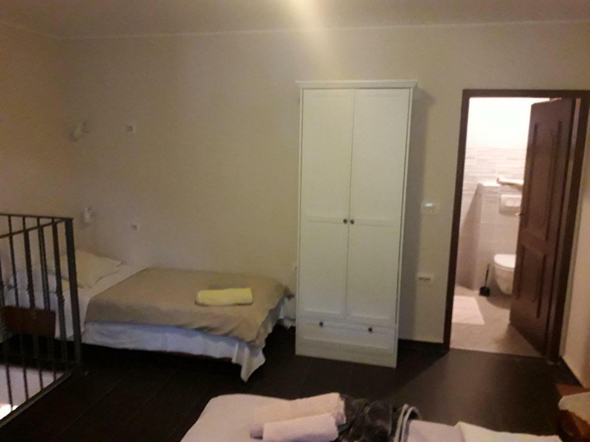 アパートメンツ アンド ルームス デスコヴィツ Mošćenička Draga エクステリア 写真